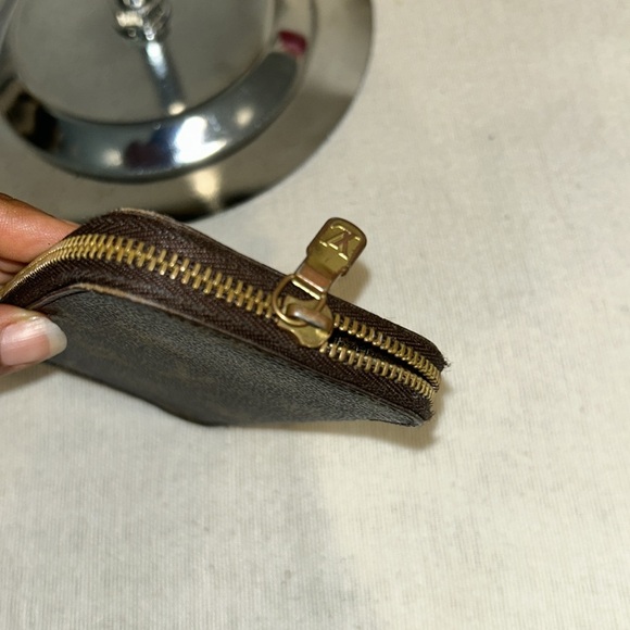 Authentic Louis Vuitton Key Holder - Picture 3 of 6